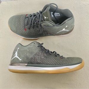 Nike Air Jordan XXXI (31) Low Men’s Sz US 10.5 River Rock/Dark Stucco Preowned